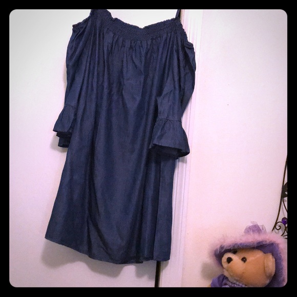 vantarsi Tops - Denim off the shoulder blouse